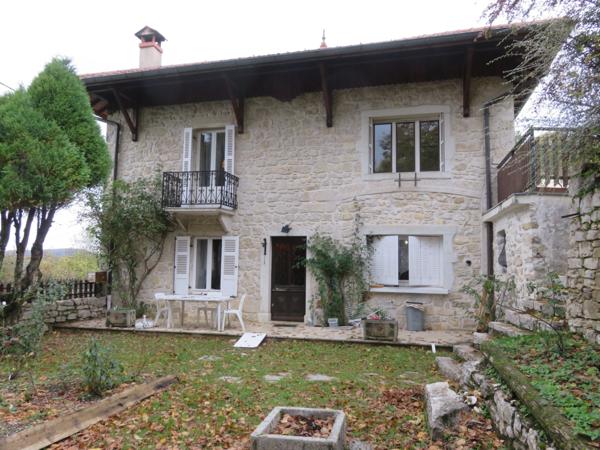 Maison à vendre 9 pièces de 218 m² plus 230 m² de dépendances à HOSTIAS (01) sur un terrain de 2359 m²