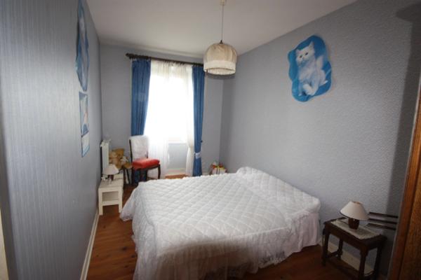 Maison à vendre 9 pièces de 218 m² plus 230 m² de dépendances à HOSTIAS (01) sur un terrain de 2359 m²