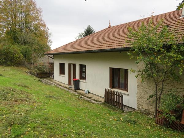 Maison à vendre 9 pièces de 218 m² plus 230 m² de dépendances à HOSTIAS (01) sur un terrain de 2359 m²