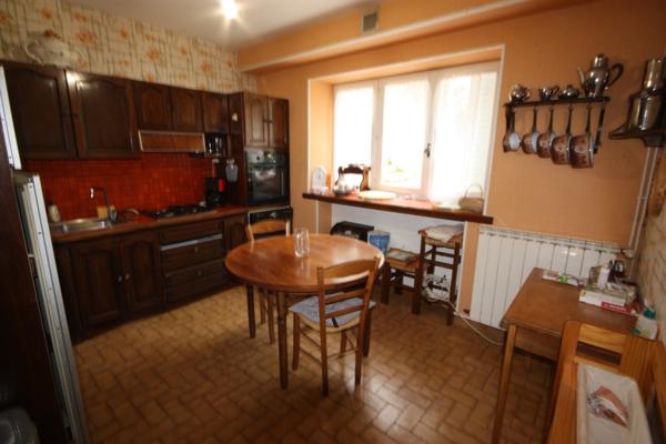 Maison à vendre 9 pièces de 218 m² plus 230 m² de dépendances à HOSTIAS (01) sur un terrain de 2359 m²