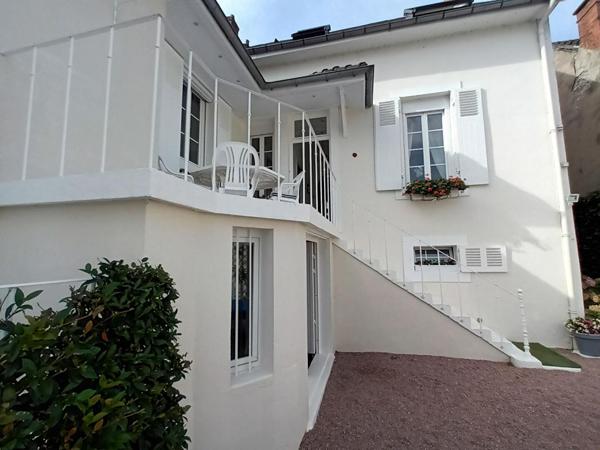 Très grande maison avec studio indépendant, piscine,, jardin et puits