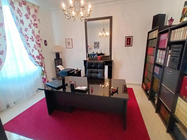 Très grande maison avec studio indépendant, piscine,, jardin et puits
