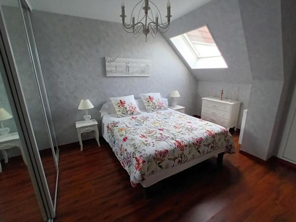Très grande maison avec studio indépendant, piscine,, jardin et puits