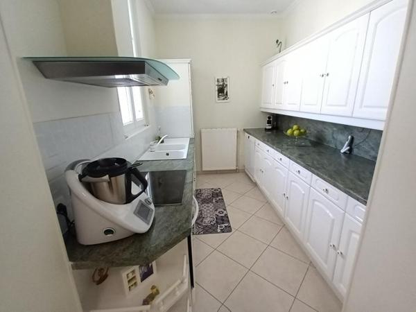 Très grande maison avec studio indépendant, piscine,, jardin et puits