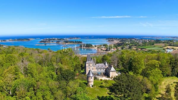 Exceptionnelle propriété avec magnifique vue sur la mer en Bretagne