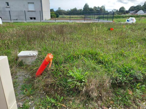 PLEUVEN, terrain constructible viabilisé de 609 m²