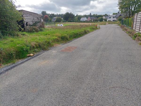PLEUVEN, terrain constructible viabilisé de 609 m²