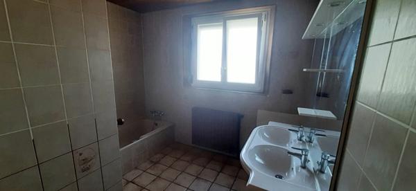 À vendre - Maison traditionnelle, 6 pièces située à Bians-les-Usiers (25520)