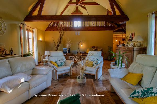 Superbe périgourdine au calme absolu, sans voisins, avec piscine et jardin de charme