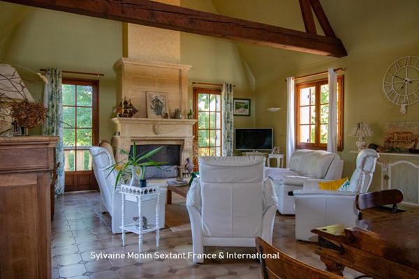 Superbe périgourdine au calme absolu, sans voisins, avec piscine et jardin de charme