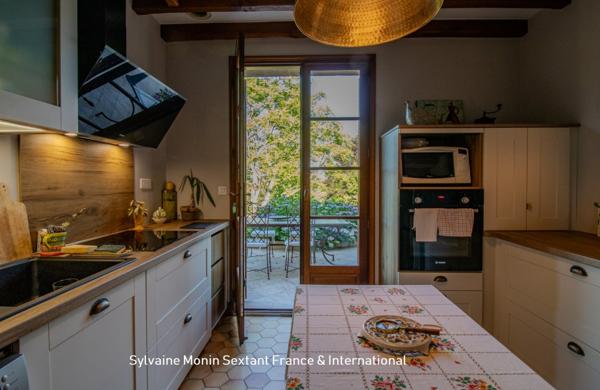 Superbe périgourdine au calme absolu, sans voisins, avec piscine et jardin de charme