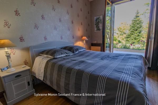 Superbe périgourdine au calme absolu, sans voisins, avec piscine et jardin de charme