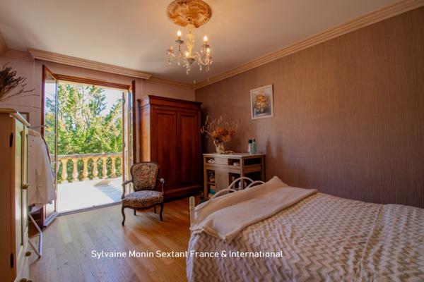 Superbe périgourdine au calme absolu, sans voisins, avec piscine et jardin de charme