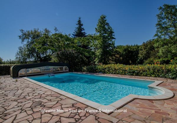 Superbe périgourdine au calme absolu, sans voisins, avec piscine et jardin de charme