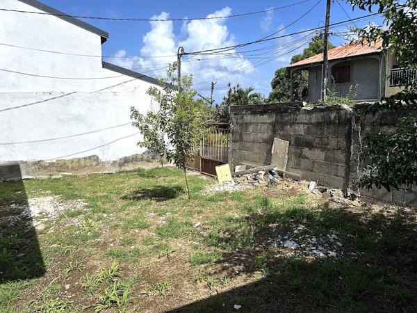 Capesterre-Belle-Eau (97130) Maison T4 mitoyenne de plain pied centre ville