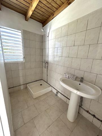 Capesterre-Belle-Eau (97130) Maison T4 mitoyenne de plain pied centre ville