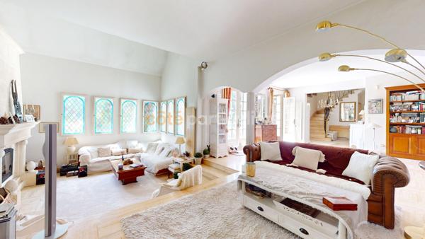 Vente
                Maison204 m² - 8 Pièces -
                    GIF SUR YVETTE (91190)