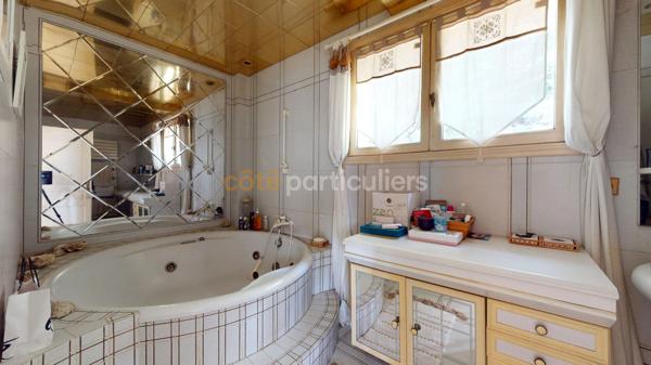 Vente
                Maison204 m² - 8 Pièces -
                    GIF SUR YVETTE (91190)