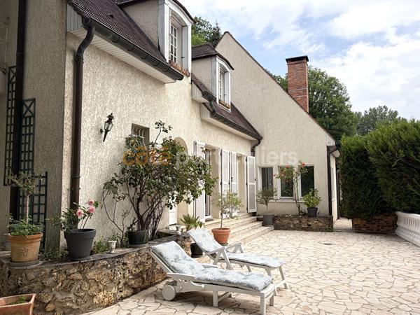 Vente
                Maison204 m² - 8 Pièces -
                    GIF SUR YVETTE (91190)