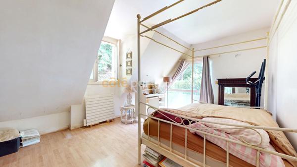 Vente
                Maison204 m² - 8 Pièces -
                    GIF SUR YVETTE (91190)