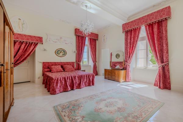 Vente Château Dijon 17 Pièces 685 m²