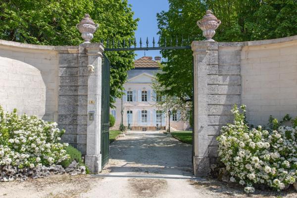 Vente Château Dijon 17 Pièces 685 m²