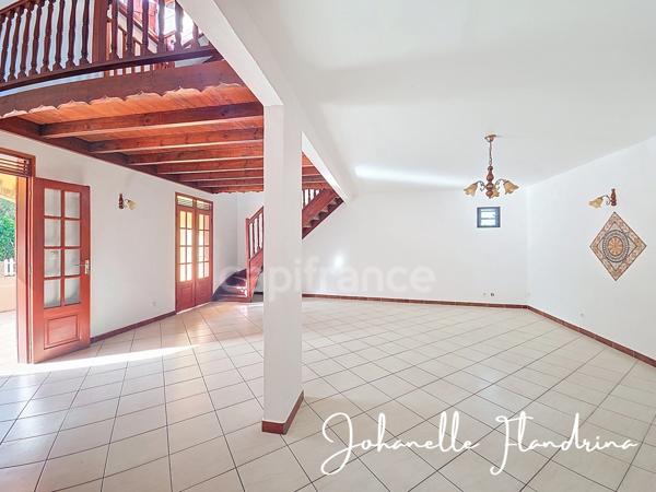 Maison 152 m², 5 pièces + grande mezzanine - Résidence principale, usage professionnel ou mixte - CAPESTERRE BELLE EAU (971)