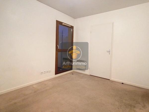 Location                                                      Appartement
                        
                     2 pièces                      44 m2                     à Valenton