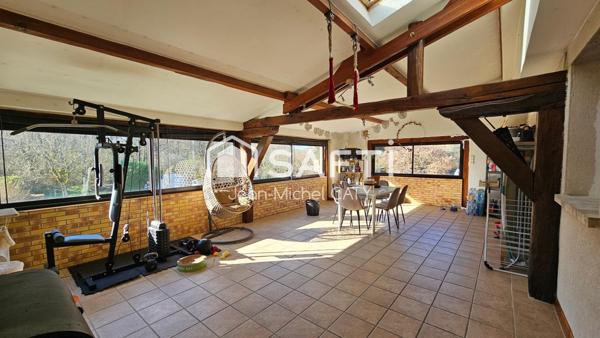 Maison de 176 m² sur sous-sol avec 1346 m² de terrain.