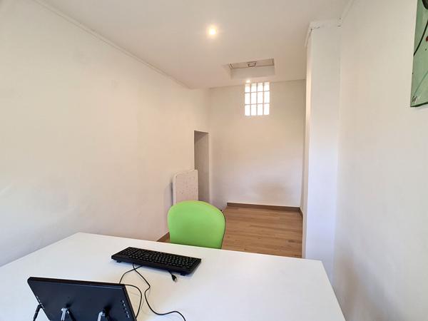 Location bureau Marseille 04 - 1 pièce(s) - 10 m² - 350 € par mois