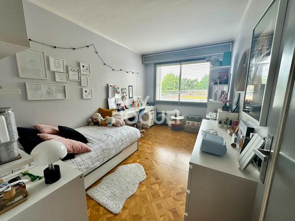 Appartement familial de 5 pièces de 121 m² avec Balcons - Parking + Cave