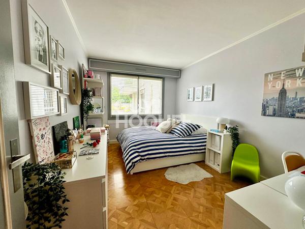 Appartement familial de 5 pièces de 121 m² avec Balcons - Parking + Cave
