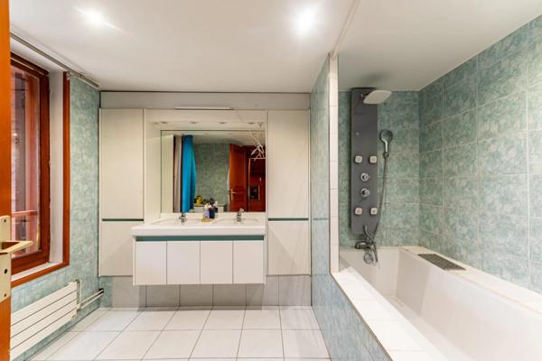 LIVRY GARGAN - Maison d'architecte - 220 m2 sur une parcelle de 551 m2