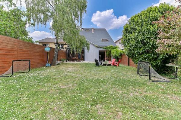 LIVRY GARGAN - Maison d'architecte - 220 m2 sur une parcelle de 551 m2