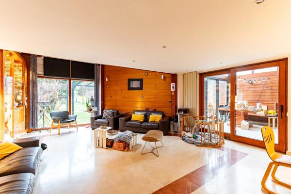 LIVRY GARGAN - Maison d'architecte - 220 m2 sur une parcelle de 551 m2