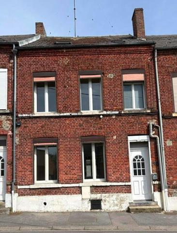 Idéalement située à Le Cateau-Cambrésis, à proximité immédiate des écoles, commerces et commodités.