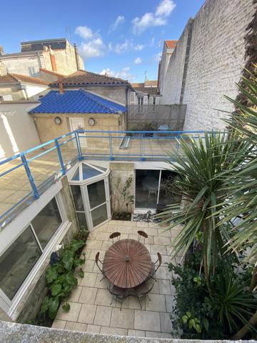 Maison de caractère avec garage et plateau aménageable en hypercentre