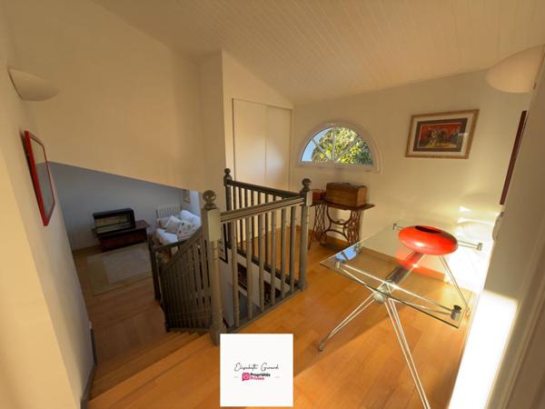 MAISON DE 205 M2 AVEC UN JARDIN ARBORÉ  - 3 CHAMBRES - 1 BUREAU - 1 MEZZANINE À VENDRE À CHALLANS