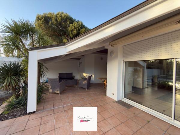 MAISON DE 205 M2 AVEC UN JARDIN ARBORÉ  - 3 CHAMBRES - 1 BUREAU - 1 MEZZANINE À VENDRE À CHALLANS