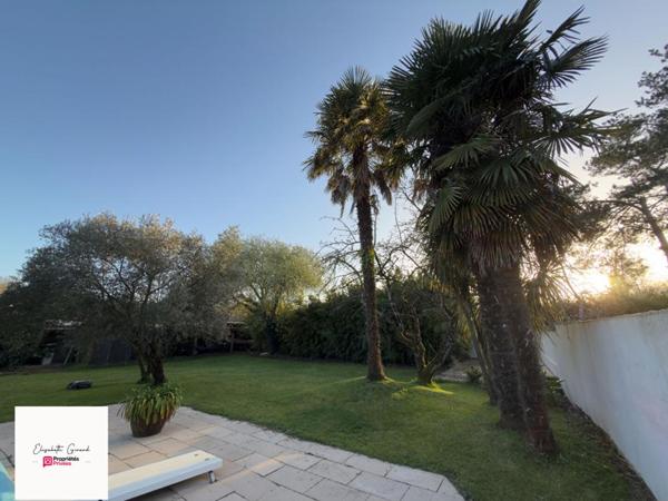 MAISON DE 205 M2 AVEC UN JARDIN ARBORÉ  - 3 CHAMBRES - 1 BUREAU - 1 MEZZANINE À VENDRE À CHALLANS