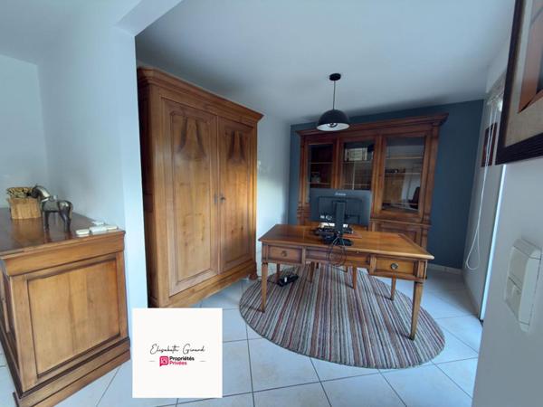 MAISON DE 205 M2 AVEC UN JARDIN ARBORÉ  - 3 CHAMBRES - 1 BUREAU - 1 MEZZANINE À VENDRE À CHALLANS