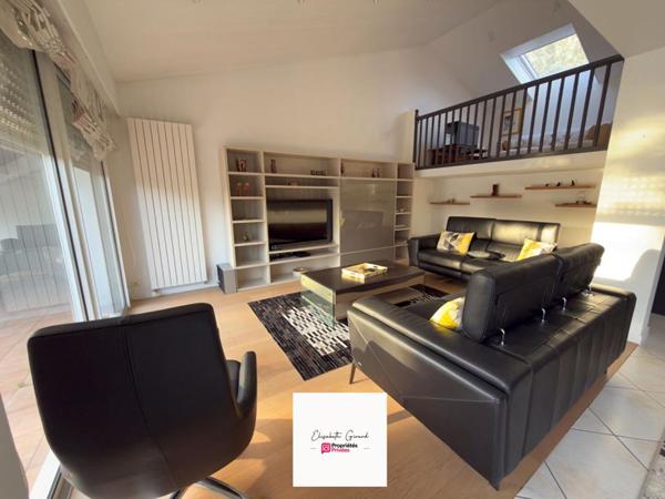 MAISON DE 205 M2 AVEC UN JARDIN ARBORÉ  - 3 CHAMBRES - 1 BUREAU - 1 MEZZANINE À VENDRE À CHALLANS