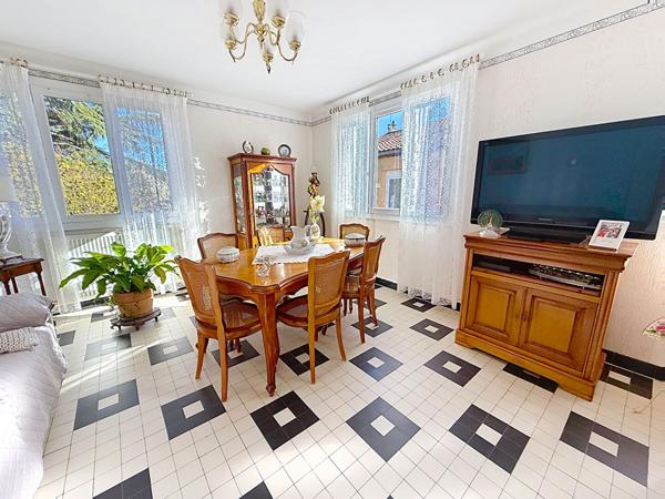 MAISON DES ANNÉES 60 DIVISÉE EN DEUX T3 AVEC GARAGES ET JARDIN INVESTISSEMENT LOCATIF SÉCURISÉ