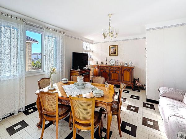 MAISON DES ANNÉES 60 DIVISÉE EN DEUX T3 AVEC GARAGES ET JARDIN INVESTISSEMENT LOCATIF SÉCURISÉ