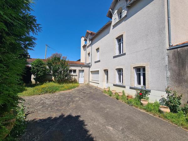 Maison Bourgeoise Vallet 9 pièce(s) 280 m2 plus 140 m2 grenier , annexe de 100 m2,  
Vallet 44330