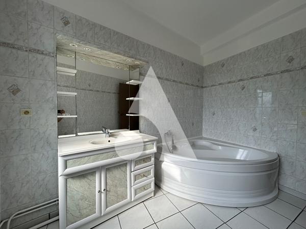 Maison 7 pièces 249 m2