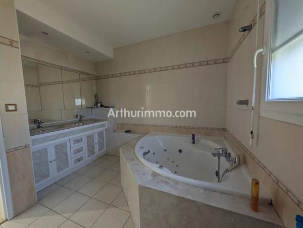 Vente                                                      Maison
                        
                     6 pièces                      150 m2                     à Besançon