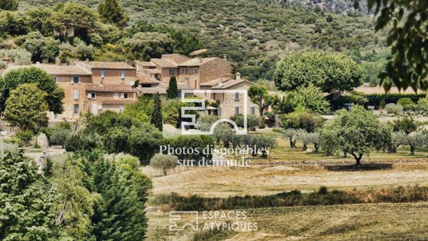 Propriété de caractère avec parc arboré, dépendances et piscine
