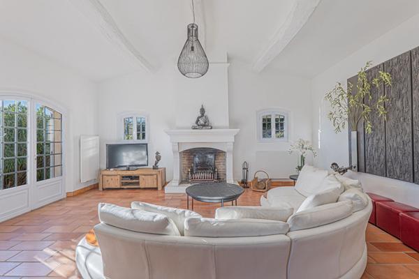 Maison Néo-Provençale à Cabris : L’Écrin de Sérénité face à la Méditerranée