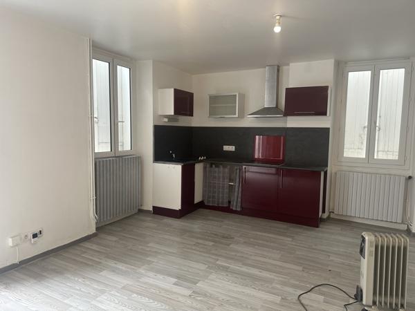 Miramont Appartement de type 3 avec possibilité de logement ou commerce en rez-de-chaussée